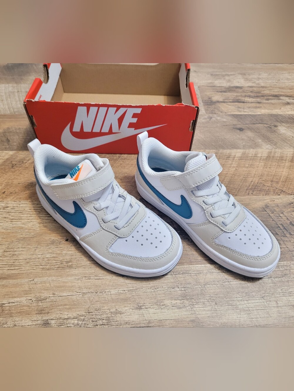 NWT Nike Kids Court Borough Low White And Bright Spruce Sneakers Sz 11.5